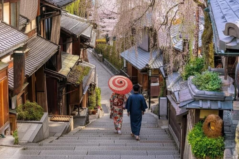 Kyoto của vùng Kansai, trái tim văn hóa truyền thống của Nhật Bản.